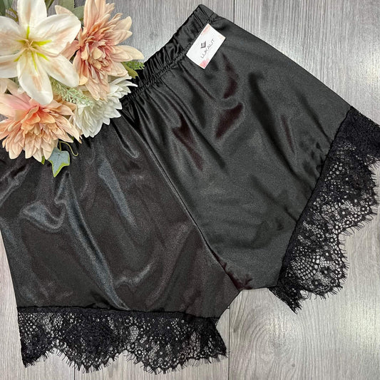 Short Encaje Satén