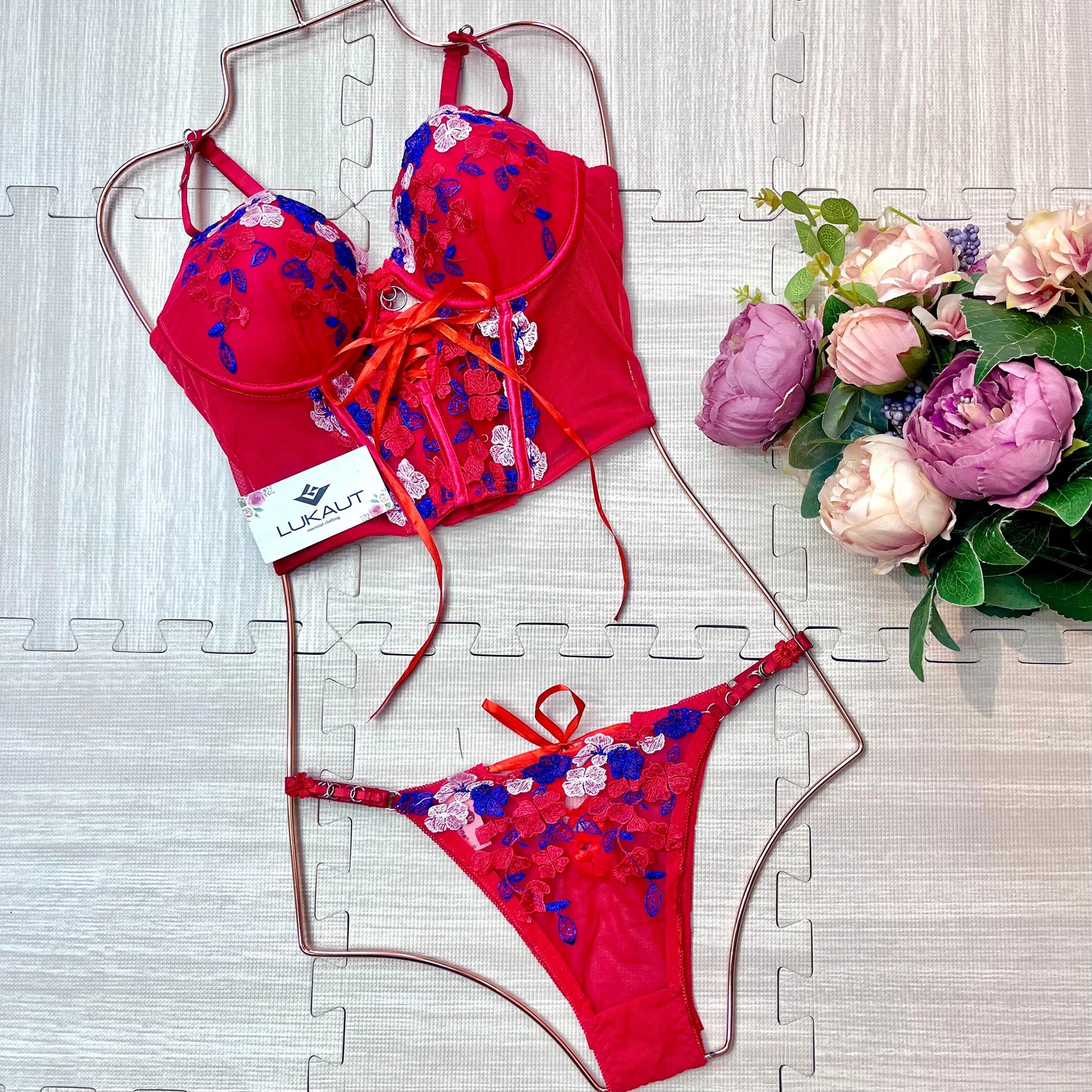 Coordinado lencero bordado para mujer con bustier lukaut