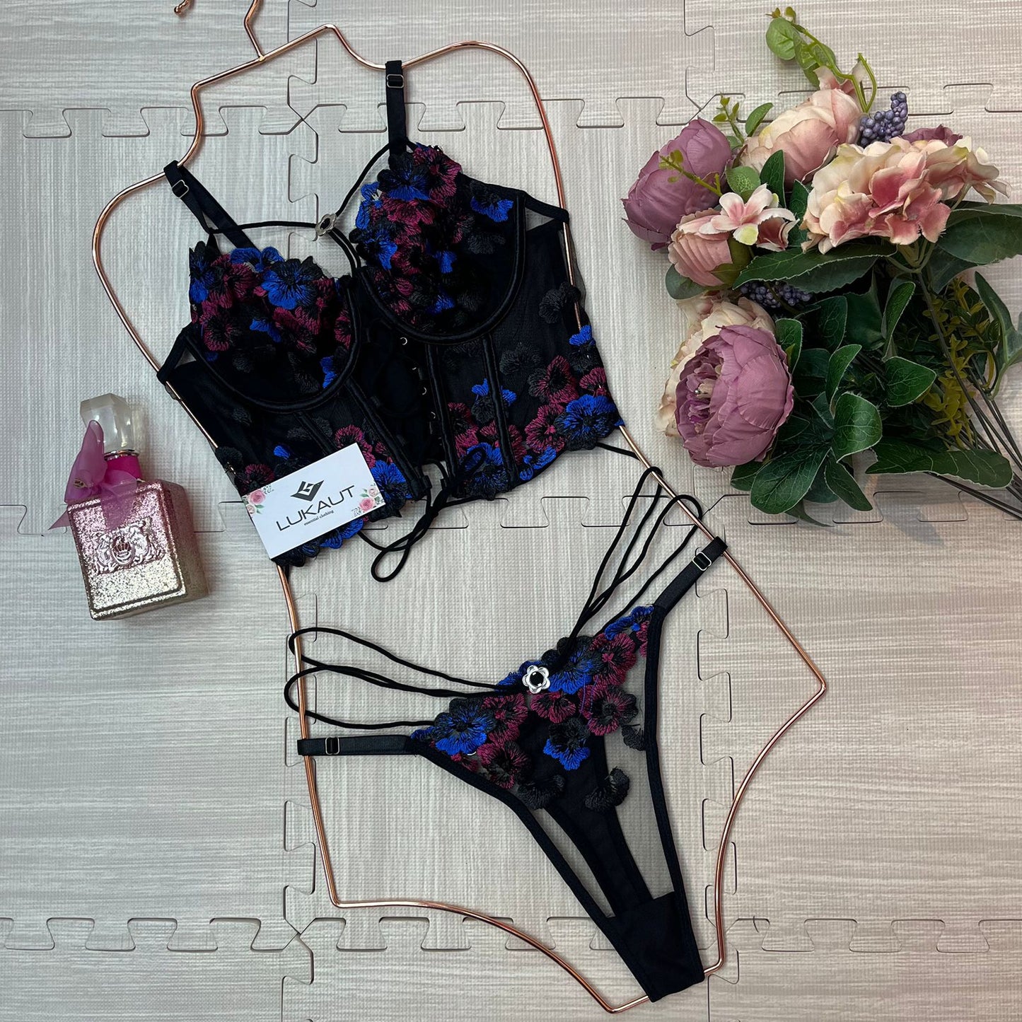 Coordinado Lencero Bordado de Flores